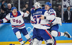 สหรัฐฯ คว้าทองฮอกกี้น้ำแข็ง