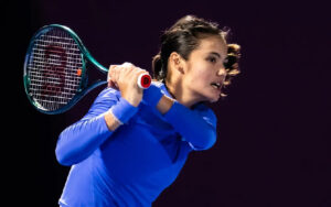 เอ็มมา ราดูคานูต่อสู้